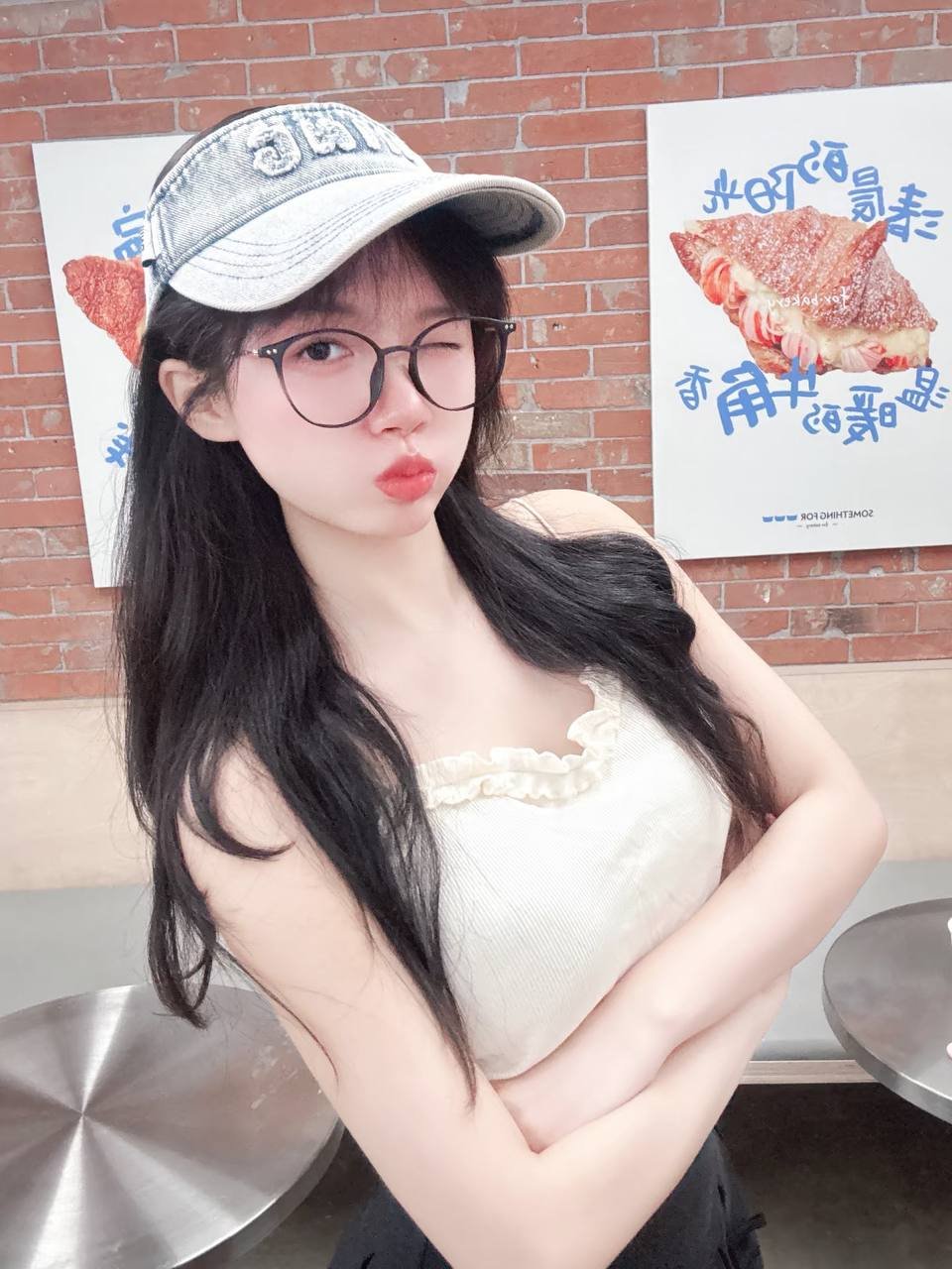 探索包养行为的多样视角与现实考量