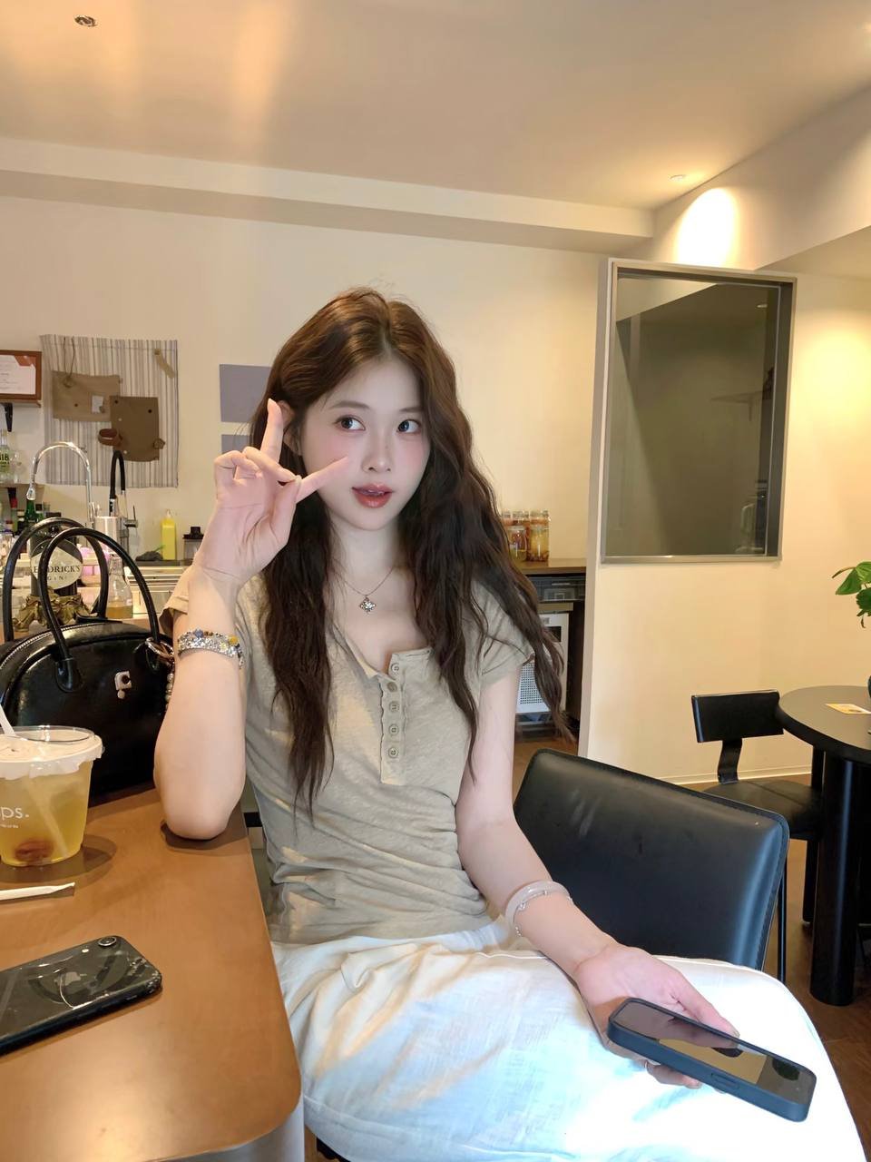 在包养圈层里如何成为金主爸爸红人？揭秘圈层晋级与包养经济模式