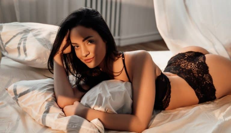 什么能真正激发女孩的兴趣？65个情感与性爱技巧助你俘获她的心！