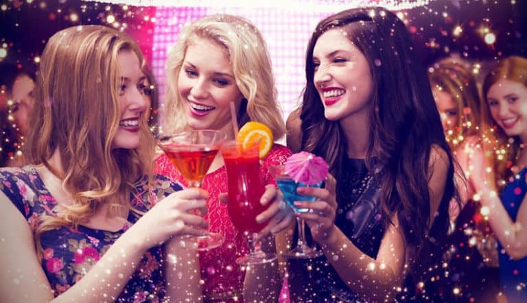 当你在俱乐部接近女孩时，她脑海中在想什么？