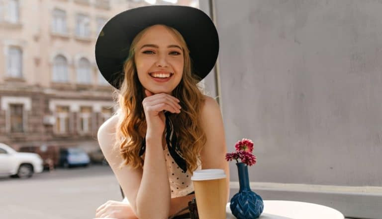 25个可爱迹象表明女孩暗恋你并希望你约她